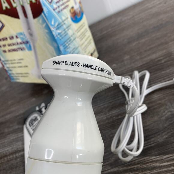 Taco Bell Kitchen Originals La Salsa Electric Handheld Immersion Blender Salton - Picture 8 of 13